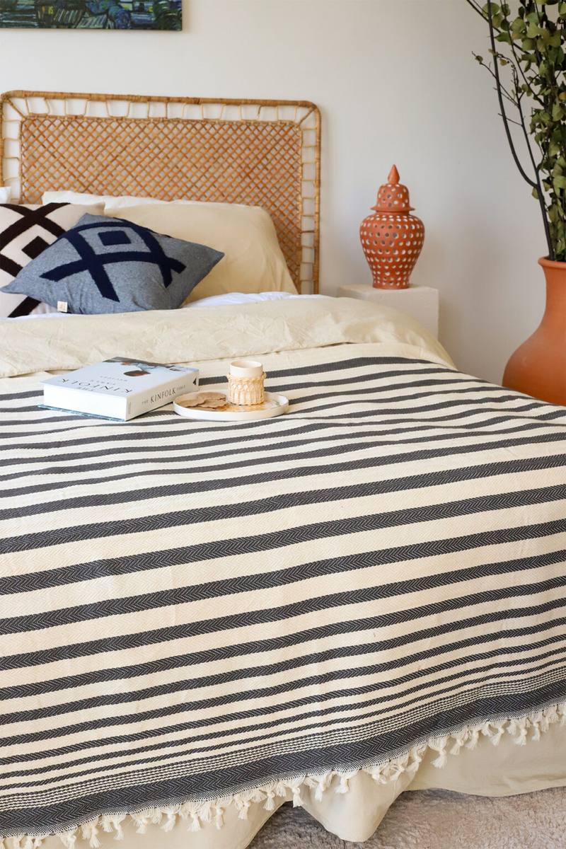 Pestemal bedspread striped
